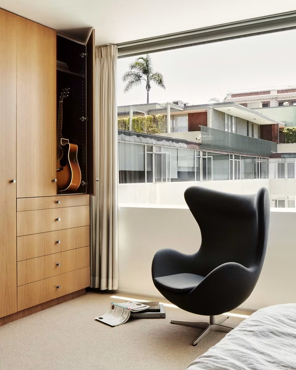 Egg Lounge Chair: A Timeless Icon of Scandinavian Luxury Furniture 