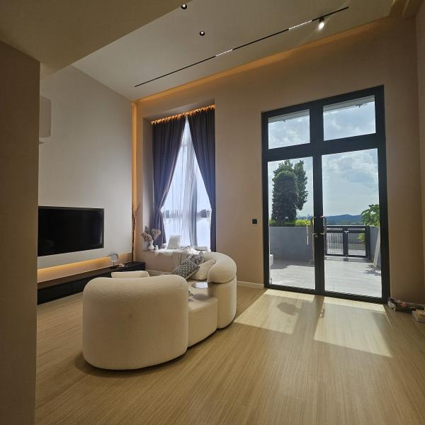 A Home That Whispers: A Story of Warm Minimalist Living